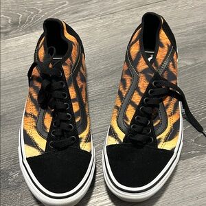 Vans Men's Black and Orange Patterned Sneakers